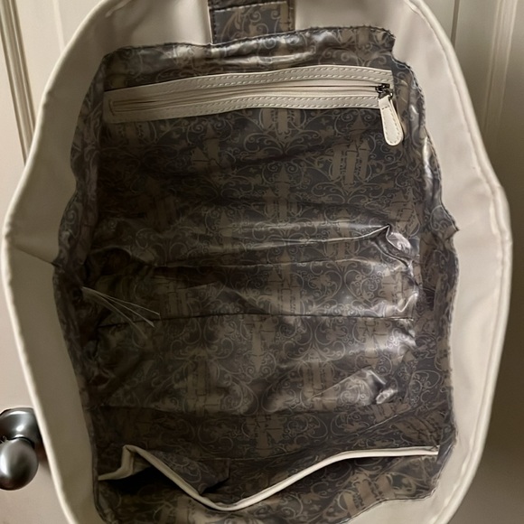 Disney Kingdom Couture tote in linen with Cinderella's castle tassel. - Picture 4 of 4